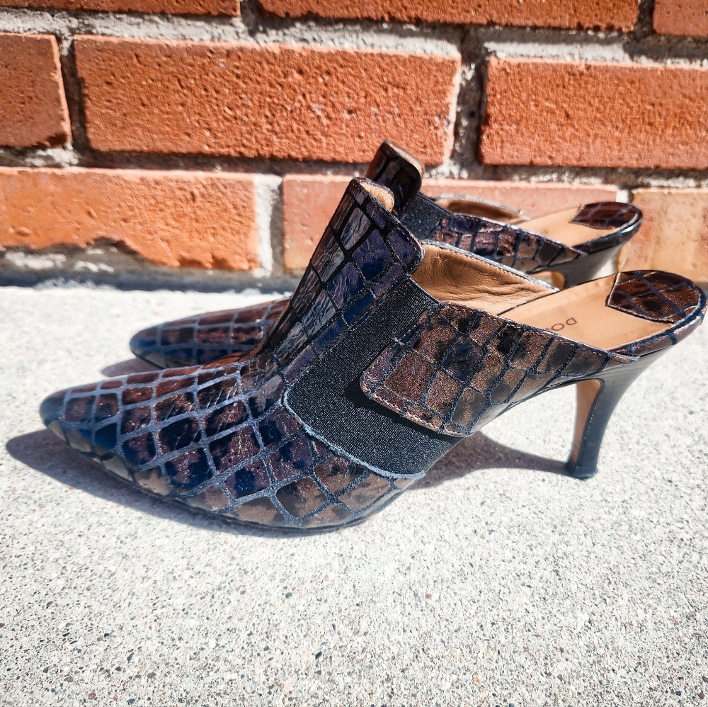 Donald J Pliner Croc Embossed Mule Heels Size 8 Brown Leather Slip-On KittenHeel